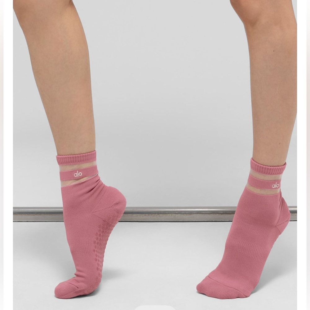 ALO Women’s Pulse Grip Socks